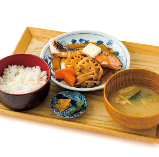 茹で鮭と秋野菜のオイスターバター醤油炒め