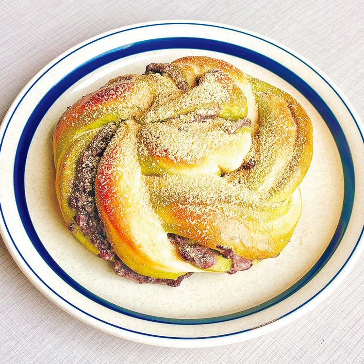 抹茶とうぐいす豆のスイートロール