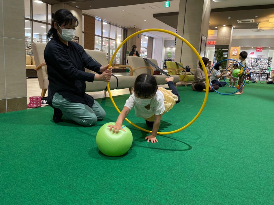 トレーニング中の子どもの写真