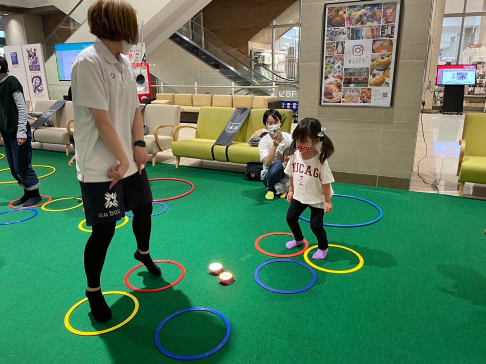 親子でリズム運動サムネイル画像