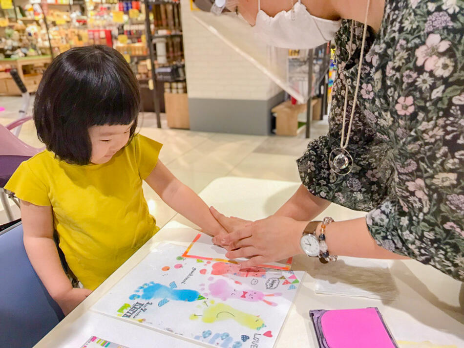 『手形アート』開催中のようす