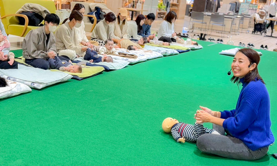 『ベビーマッサージ』開催中のようす