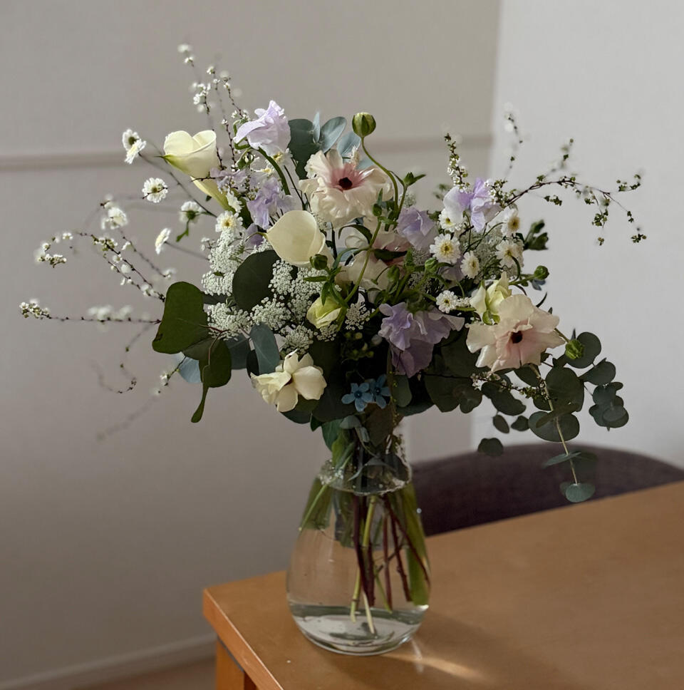 『花瓶で楽しむ 季節の花レッスン』のイメージ写真