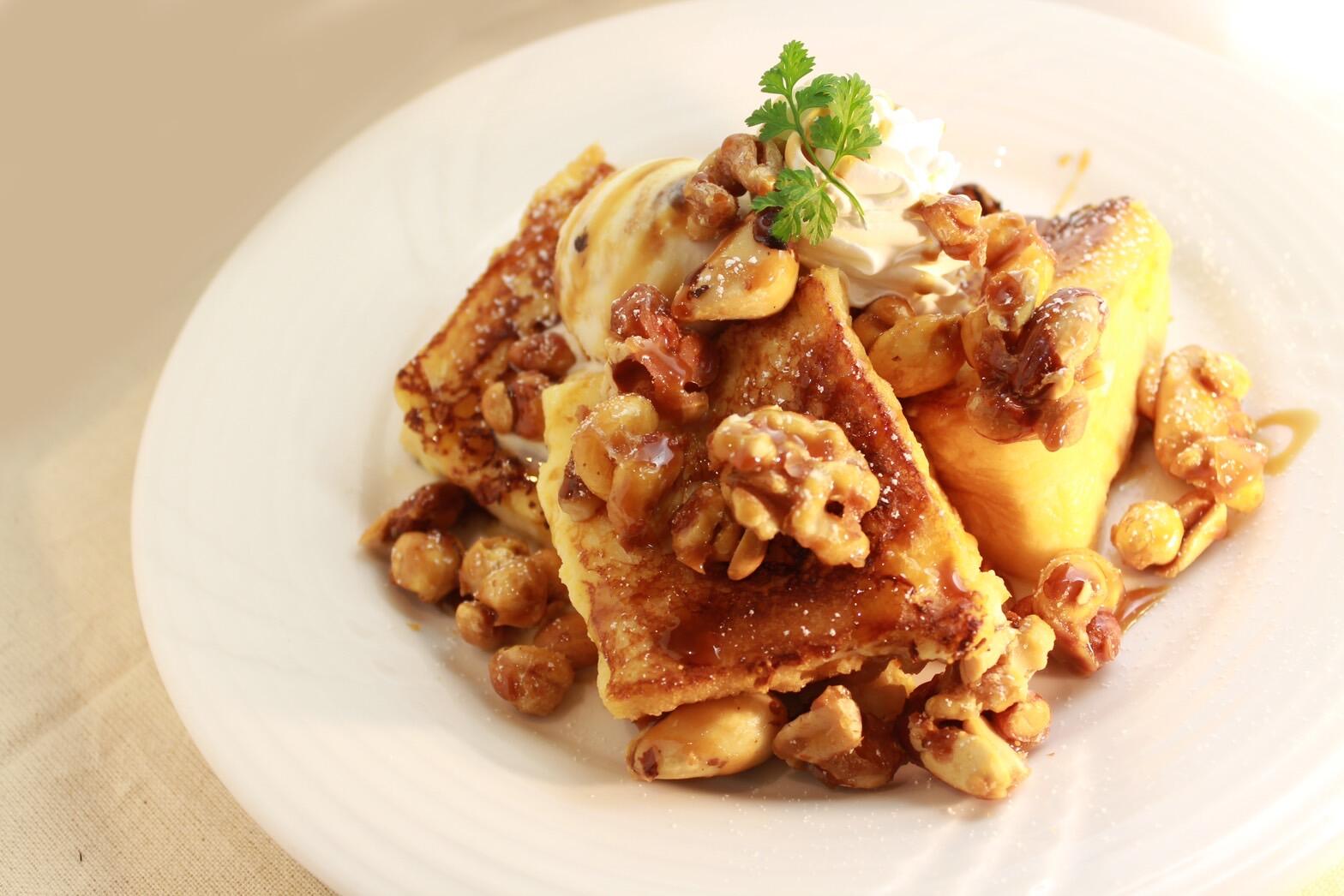 ナッツとキャラメルのフレンチトースト