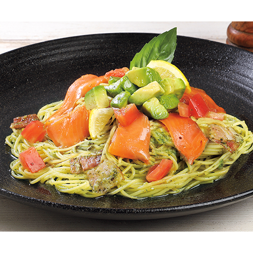 サーモンとアボカドのジェノベーゼ