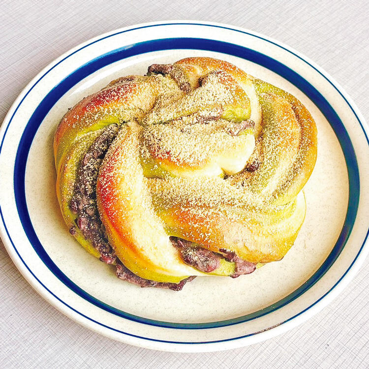 抹茶とうぐいす豆のスイートロール