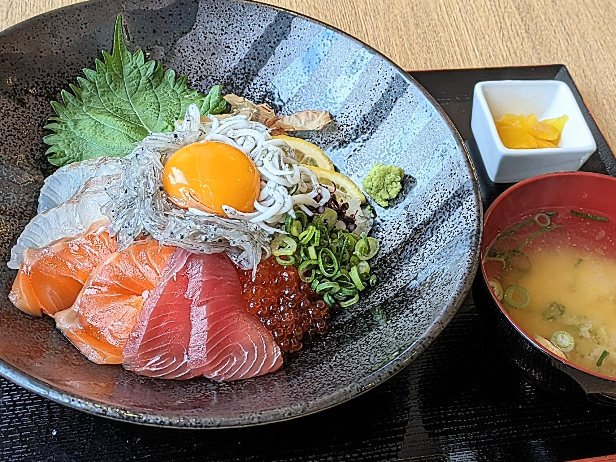Wしらす海鮮丼セット
