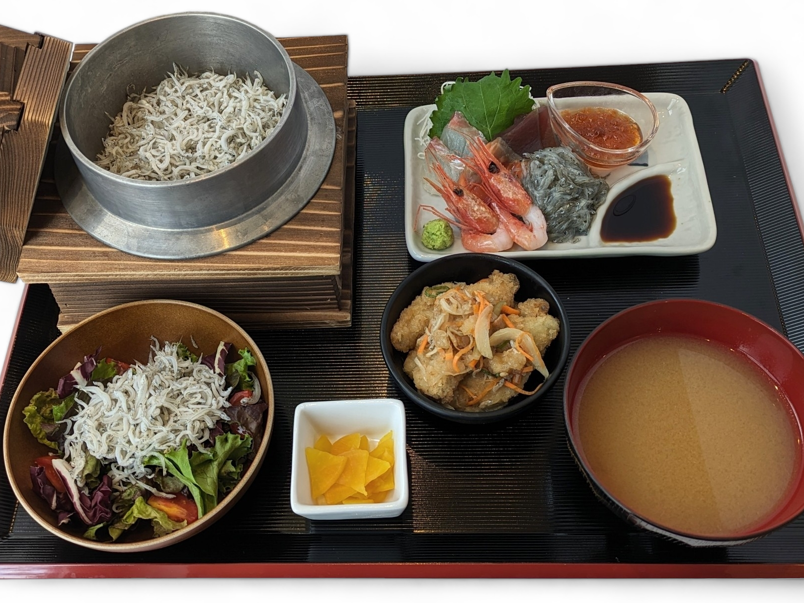 釜めし刺身定食（釜揚げしらす）