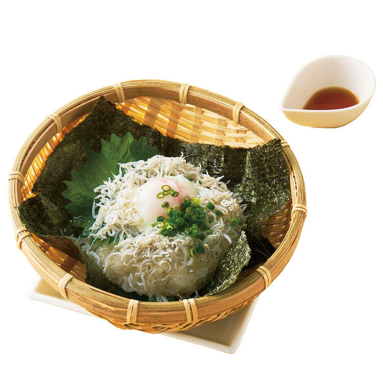 朝獲れ釜揚げしらすの贅沢むすび・温玉のせ