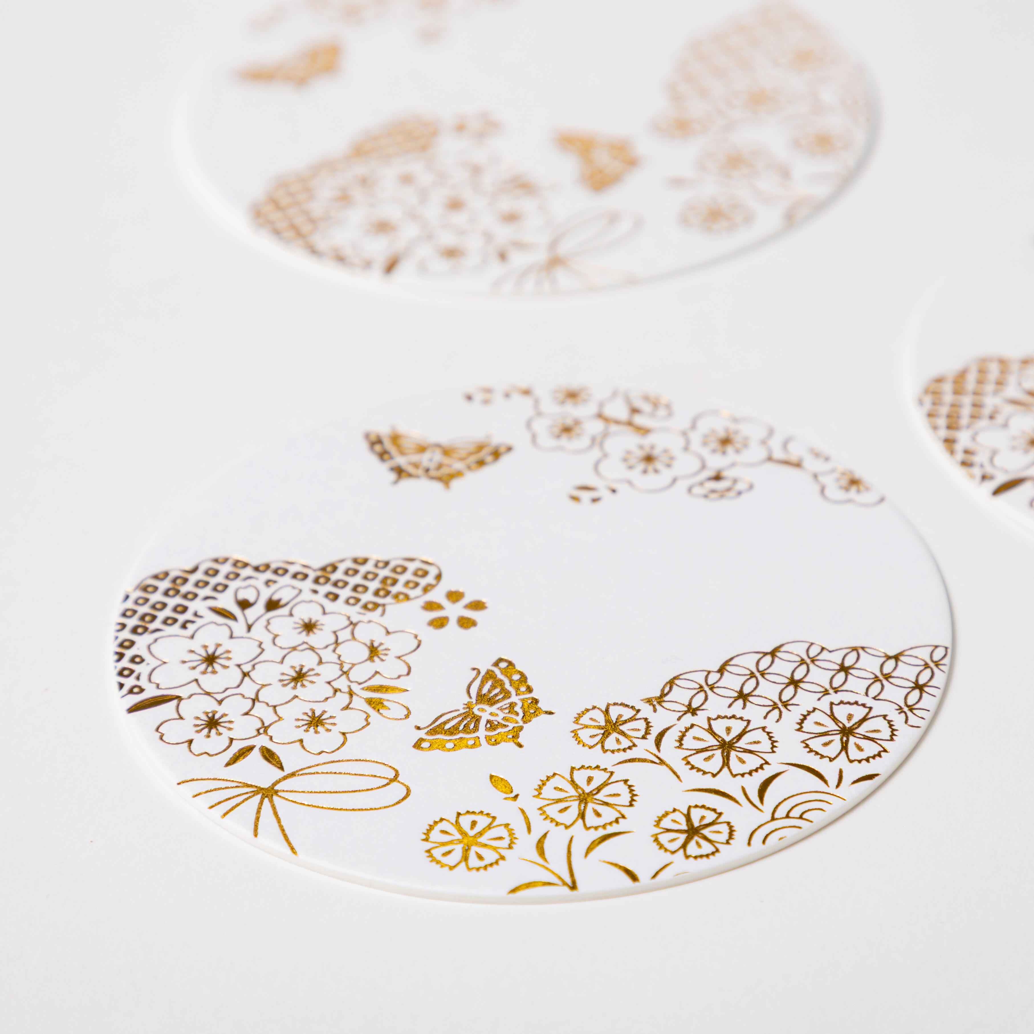 【プラグス マーケット プロデュースド バイ ハンズ】フタバ　ロッカク　箔押しコースター　花ごよみ