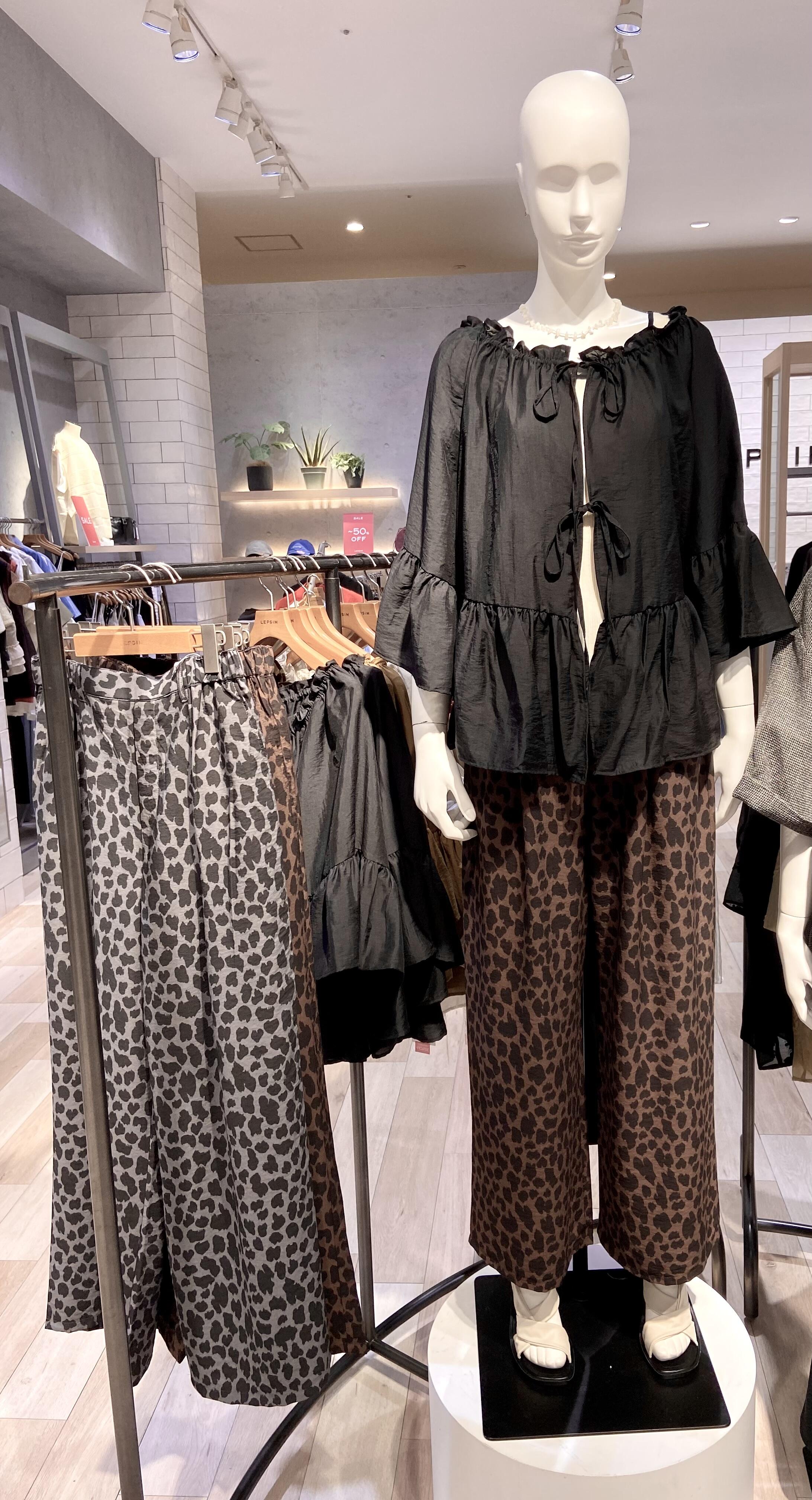 コーデのアクセントにぴったりなレオパード柄パンツ入荷しました